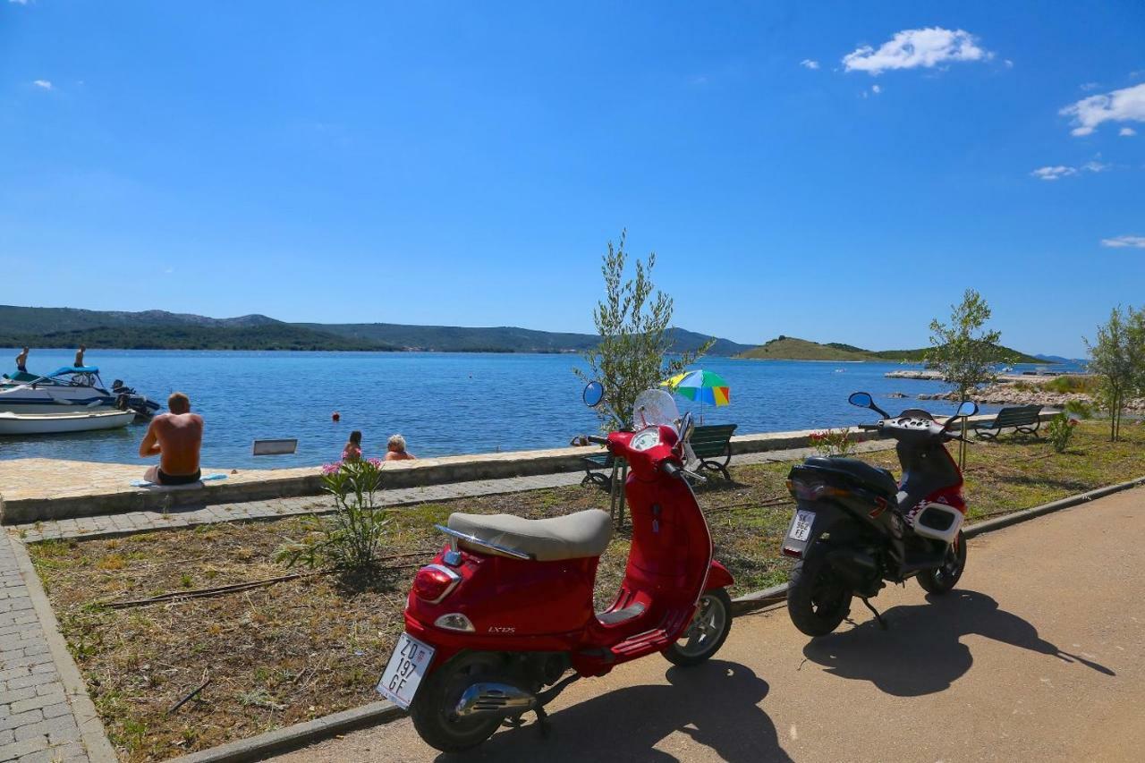 Apartments Fjaka Sveti Filip i Jakov Buitenkant foto